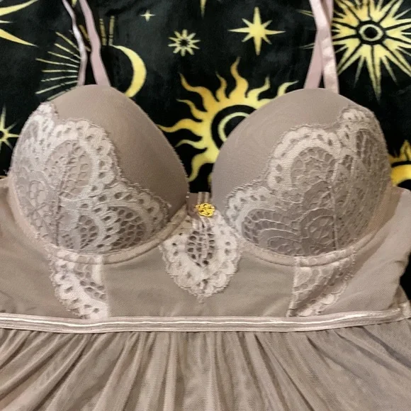 ***FREE W/ PURCHASE*** Pretty Lacey Babydoll Chemise Lavender - Picture 3 of 6